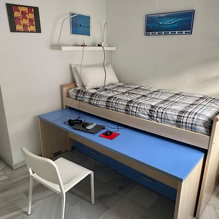El Cortijuelo. Magnificent Triplex Terraced House With Rooftop Of 18M2, Overlooking The Sea. Parking Торемолинос Екстериор снимка