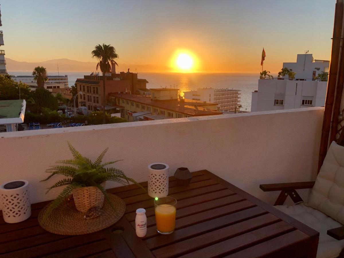 El Cortijuelo. Magnificent Triplex Terraced House With Rooftop Of 18M2, Overlooking The Sea. Parking Торемолинос Екстериор снимка