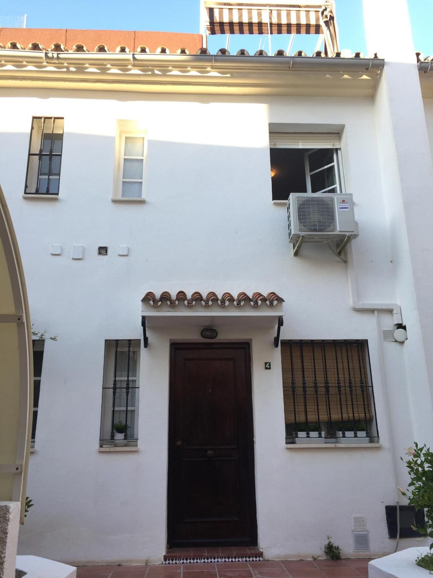 El Cortijuelo. Magnificent Triplex Terraced House With Rooftop Of 18M2, Overlooking The Sea. Parking Торемолинос Екстериор снимка
