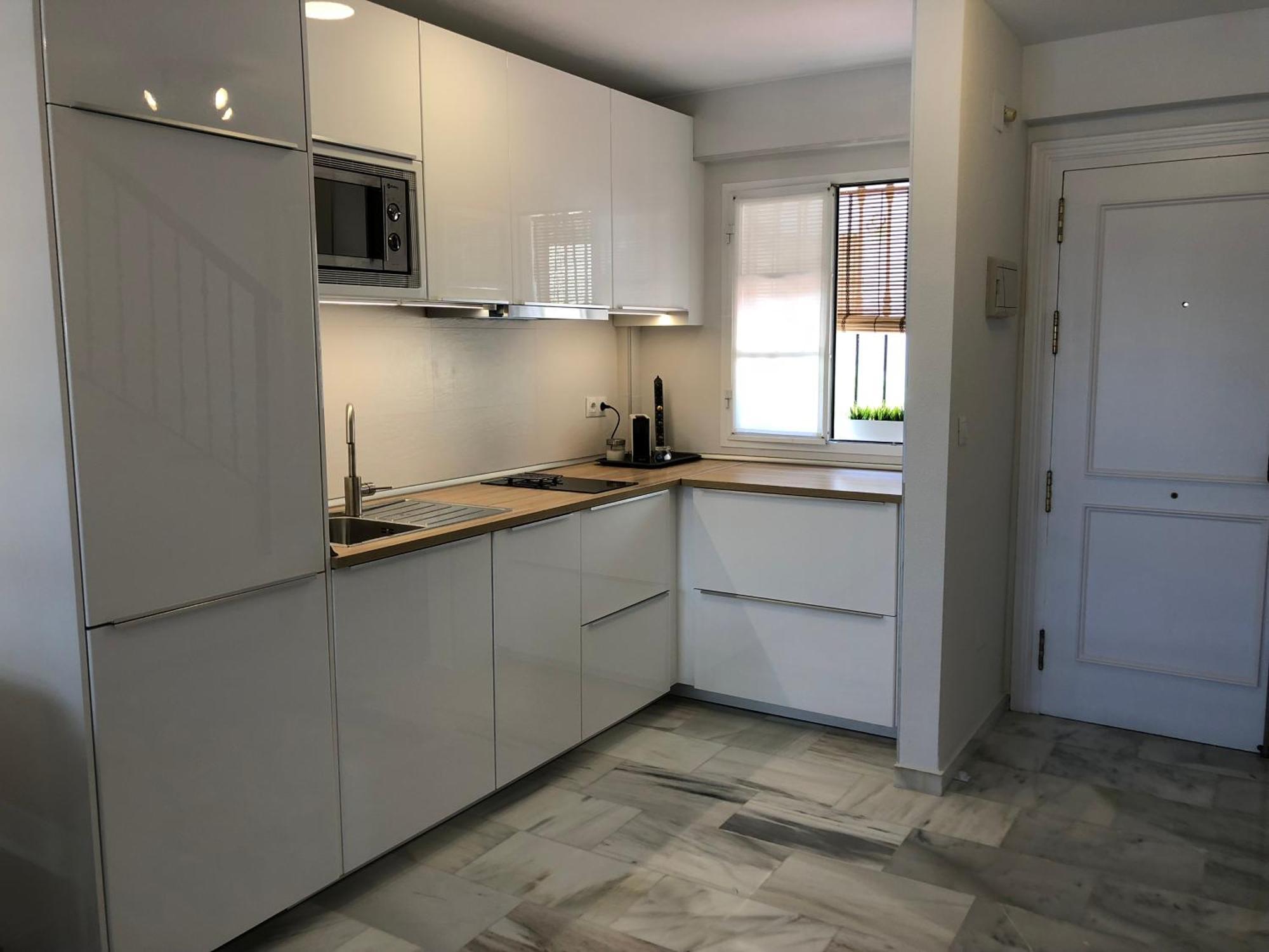 El Cortijuelo. Magnificent Triplex Terraced House With Rooftop Of 18M2, Overlooking The Sea. Parking Торемолинос Екстериор снимка