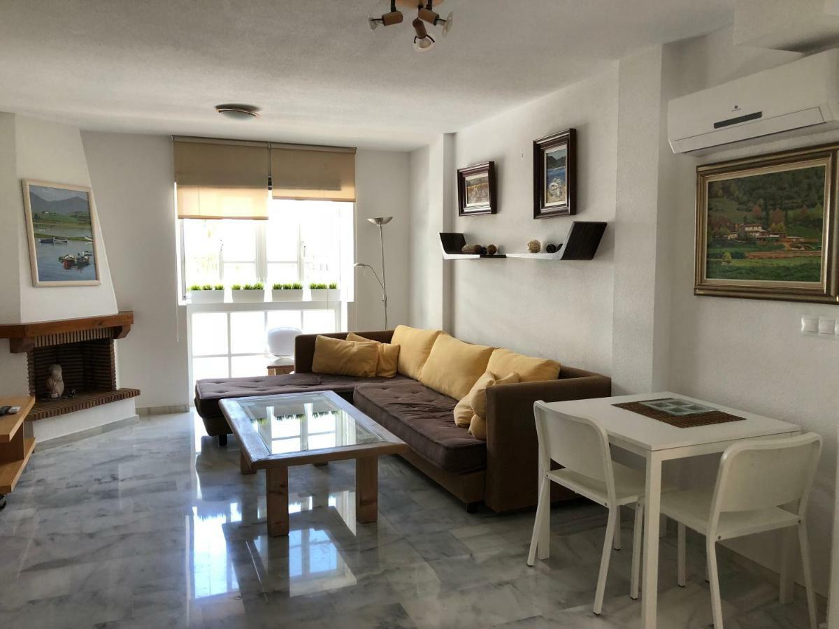 El Cortijuelo. Magnificent Triplex Terraced House With Rooftop Of 18M2, Overlooking The Sea. Parking Торемолинос Екстериор снимка