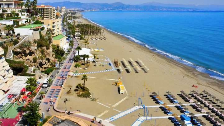 El Cortijuelo. Magnificent Triplex Terraced House With Rooftop Of 18M2, Overlooking The Sea. Parking Торемолинос Екстериор снимка